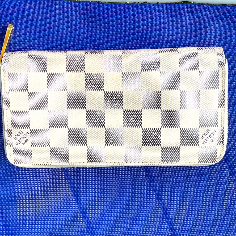 Louis Vuitton Azur Damier Zippy Wallet